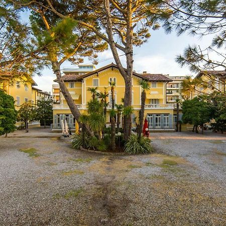 Hotel Ville Bianchi Grado Bagian luar foto