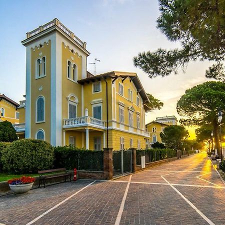 Hotel Ville Bianchi Grado Bagian luar foto