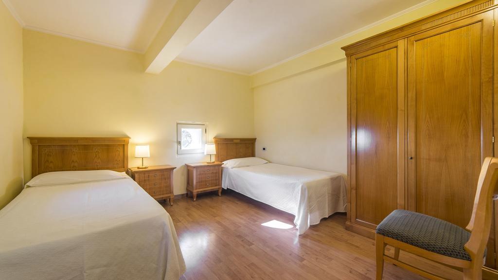 Hotel Ville Bianchi Grado Bagian luar foto