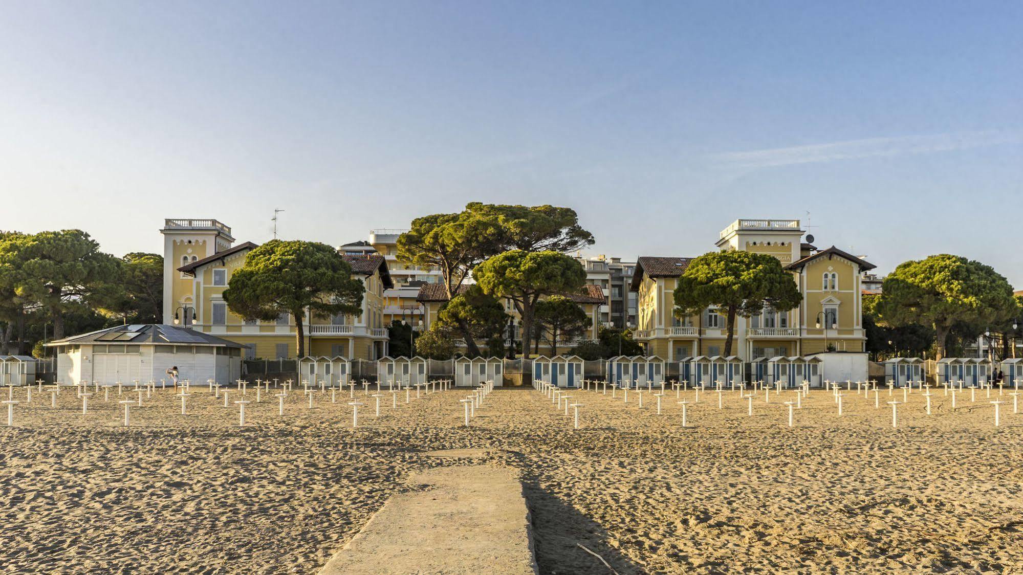 Hotel Ville Bianchi Grado Bagian luar foto