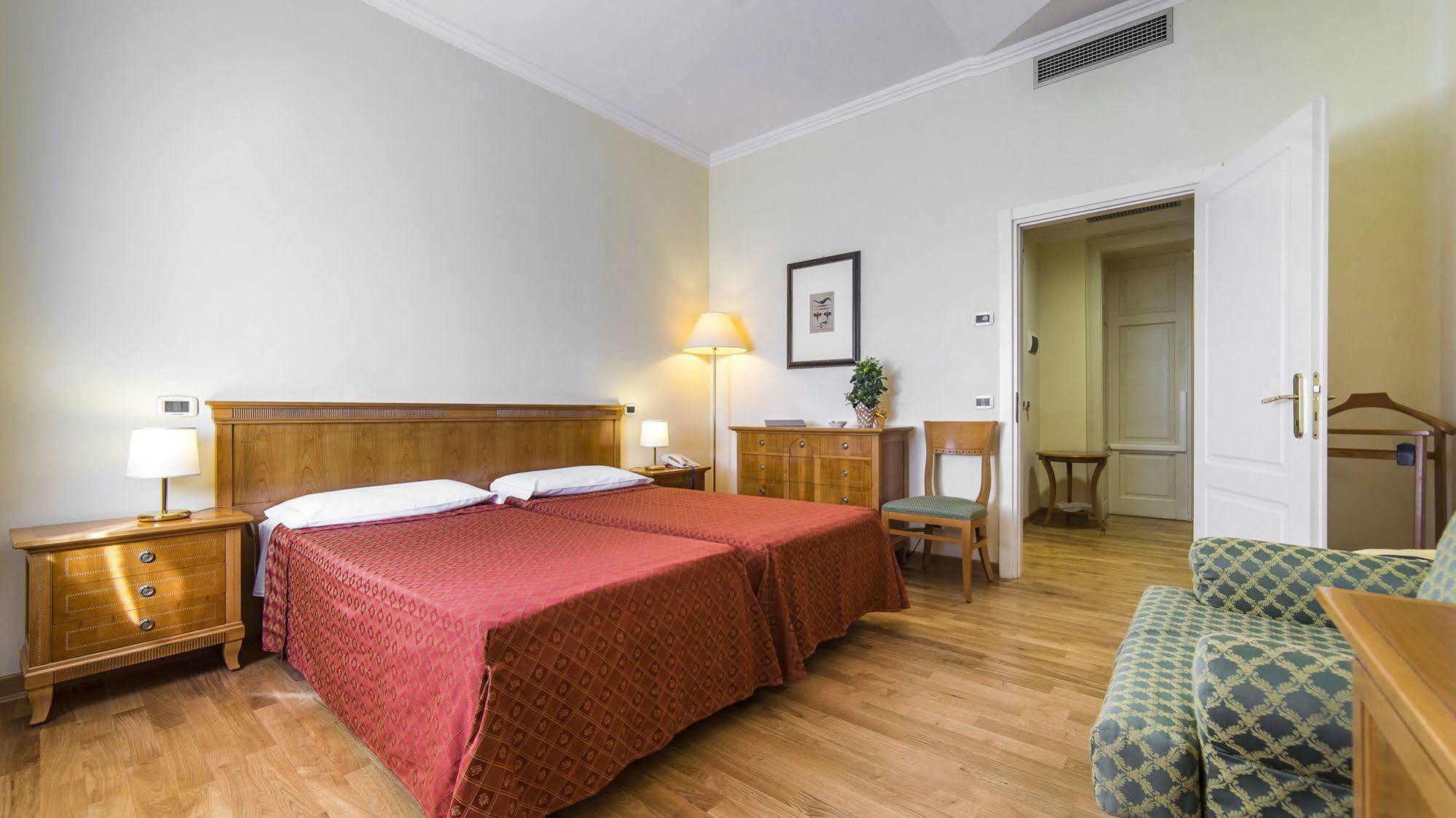 Hotel Ville Bianchi Grado Bagian luar foto