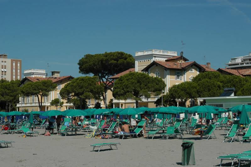 Hotel Ville Bianchi Grado Bagian luar foto